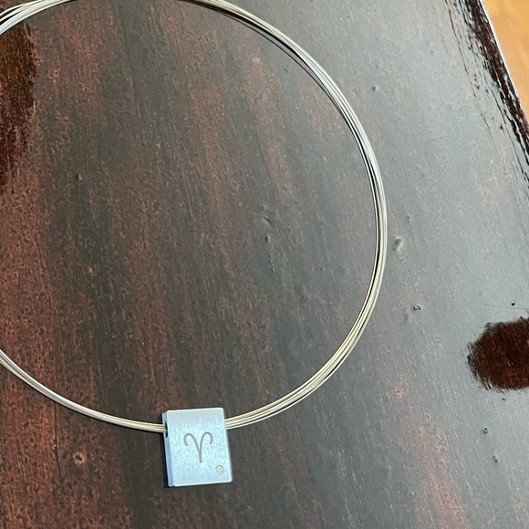 TeNo Aries with Diamond Pendant - Picture 6 of 9